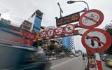 Cận cảnh biển điện tử thông minh có khả năng tự cảnh báo giao thông đang thí điểm ở Hà Nội