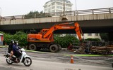 Cận cảnh công trường xây dựng 2 cầu dầm thép song song với cầu vượt Mai Dịch ở Hà Nội