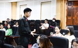 Xem Cảnh sát cơ động CATP Hà Nội hướng dẫn nữ sinh viên kỹ năng phòng vệ 