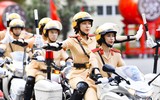 Xem nữ sinh Học viện Cảnh sát Nhân dân trổ tài lái xe phân khối lớn điệu nghệ
