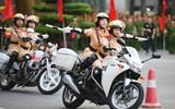 Xem nữ sinh Học viện Cảnh sát Nhân dân trổ tài lái xe phân khối lớn điệu nghệ