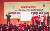 Xem Cảnh sát cơ động hướng dẫn học sinh Hà Nội kỹ năng phòng vệ, đẩy lùi các tệ nạn 