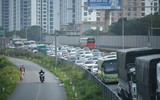 Hàng dài xe ùn ùn đổ về Thủ đô trên cao tốc Pháp Vân - Cầu Giẽ ngày đầu năm 2024