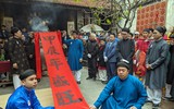 Thiếu nữ đẹp dịu dàng tái hiện nghi lễ Tết cổ truyền trên phố cổ Hà Nội