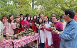 Cận cảnh chợ tết 0 đồng ấm lòng bệnh nhân ở Hà Nội