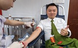 Tranh thủ giờ nghỉ sau ca trực, Công an Thủ đô đi hiến máu cứu người sớm mùng Một Tết Giáp Thìn 