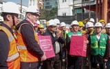 Thủ tướng thăm công trường làm xuyên Tết Giáp Thìn, động viên công nhân môi trường Thủ đô 