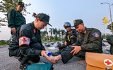 Xem chiến sỹ Cảnh sát cơ động Hà Nội khổ luyện diễu binh cho lễ kỷ niệm 50 năm ngày truyền thống 