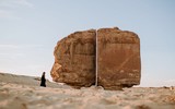 Vén màn bí ẩn tảng đá nghìn năm bị cắt đôi một cách hoàn hảo