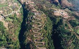 Con đường hơn 6km với 68 khúc cua “tựa rồng vờn núi”