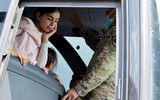 [ẢNH] Những hình ảnh đầu tiên về công dân Afghanistan được sơ tán đến Mỹ