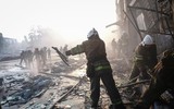 Trung tâm thương mại Ukraine tan hoang sau khi trúng tên lửa
