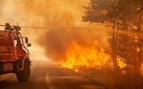Cận cảnh vụ cháy rừng nghiêm trọng tại Pháp, 10.000 dân phải sơ tán