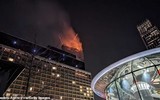 Tòa tháp chọc trời ở Hồng Kông bốc cháy như bó đuốc khổng lồ
