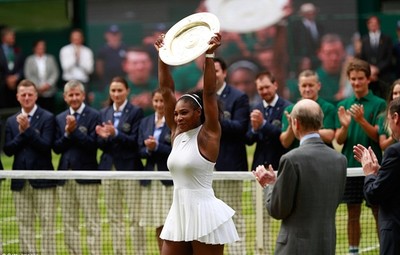 Đè bẹp Kerber, Serena cân bằng kỷ lục của huyền thoại Steffi Graf