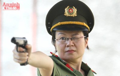 Nữ VĐV cận thị đạt 96/100 điểm tại giải bắn súng quân dụng