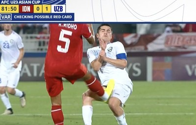 Video đội trưởng U23 Indonesia đạp thẳng "vùng kín" đối phương