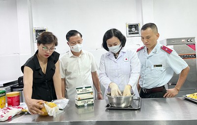 Hà Nội dồn dập kiểm tra an toàn thực phẩm, xử phạt hàng trăm cơ sở vi phạm