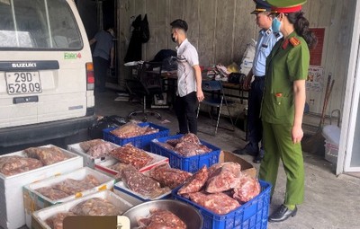 Hà Nội: Phát hiện gần 1 tấn thực phẩm đông lạnh có dấu hiệu vi phạm tại 489 Hoàng Quốc Việt