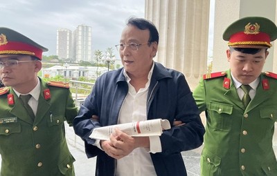 Chủ tịch tập đoàn Tân Hoàng Minh Đỗ Anh Dũng bị dẫn giải tới tòa