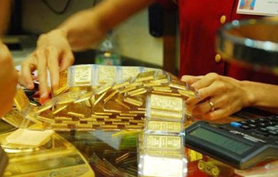 Giá vàng tăng dựng đứng, vàng nhẫn vượt 71 triệu đồng/lượng