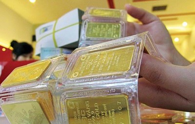 Giá vàng thế giới tiếp tục giảm, vàng SJC trong nước quay đầu tăng mạnh