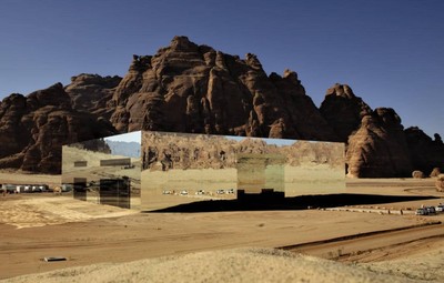 Nhà hát tàng hình giữa sa mạc lớn nhất thế giới 