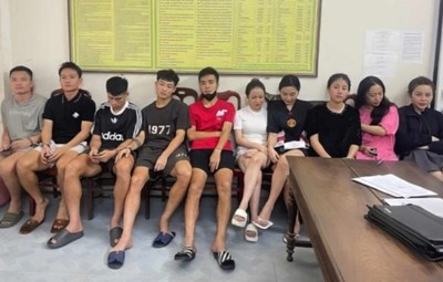 Hình ảnh nhóm cầu thủ Hà Tĩnh bị bắt vì sử dụng ma túy cùng 5 cô gái trẻ