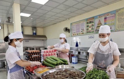 Đề xuất bổ sung công việc nấu ăn cho các trường mầm non vào nghề nặng nhọc, độc hại