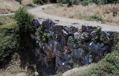 Cây cầu cổ đại khoảng hơn 3.000 năm tuổi đến nay vẫn còn sử dụng