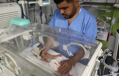 Trẻ sơ sinh tử vong sau khi được cứu từ thi thể sản phụ ở Dải Gaza