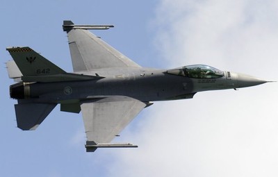 Tiêm kích F-16 Singapore rơi xuống căn cứ