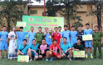 Đội Cảnh sát bảo vệ giành ngôi vô địch Giải bóng đá 7 người Tuổi trẻ Trại tạm giam số 1