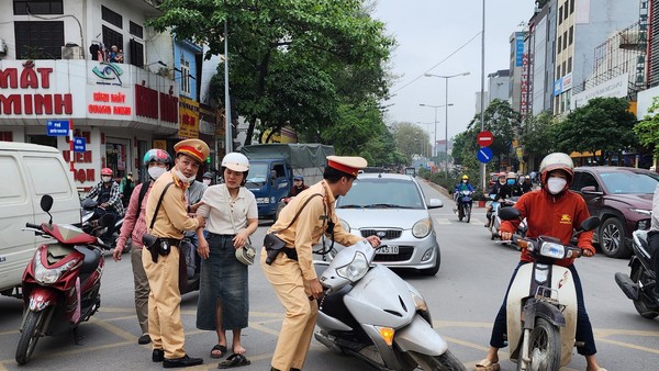 Thủ tướng Phạm Minh Chính biểu dương thành tích của lực lượng Cảnh sát giao thông