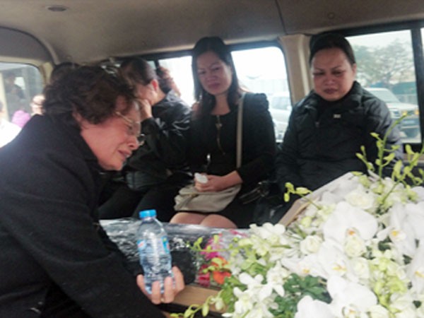 Vụ rơi MH17: Di hài 3 mẹ con về đến Việt Nam