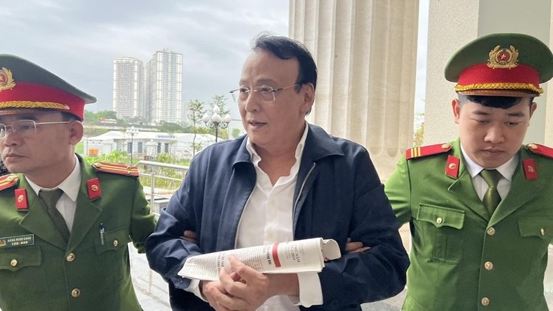 Chủ tịch tập đoàn Tân Hoàng Minh Đỗ Anh Dũng bị dẫn giải tới tòa