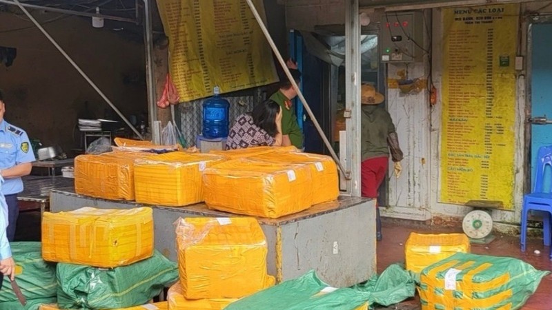 Thu giữ hơn 1 tấn thực phẩm 'bẩn' tại Hà Nội