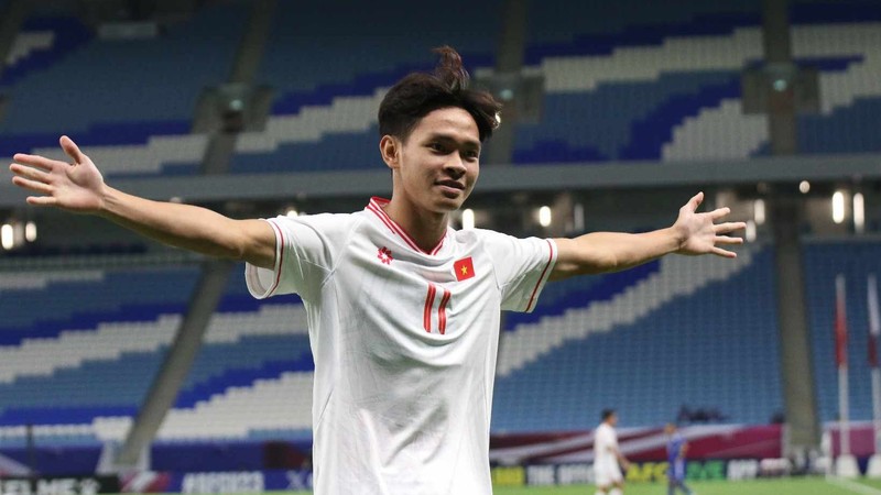Xem thủ môn Kuwait 'biếu' chiến thắng cho U23 Việt Nam