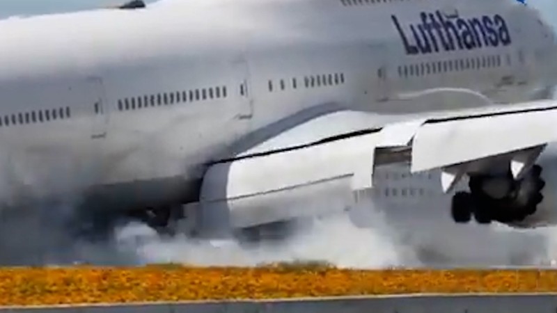 Máy bay Boeing 747 chở 326 hành khách ‘nhảy cóc’ trên đường băng khi hạ cánh