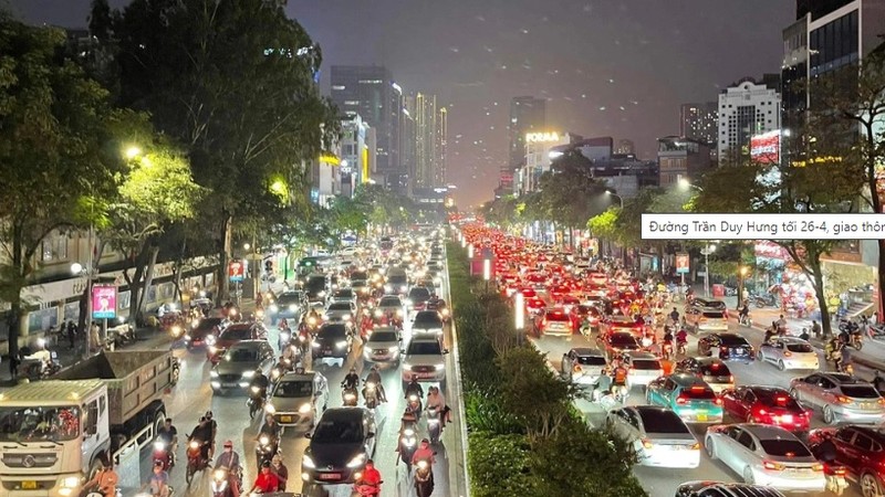 Người dân rời Hà Nội về nghỉ lễ, lưu lượng giao thông gia tăng tại cửa ngõ Thủ đô từ chiều tối 26-4