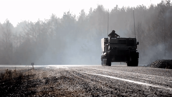 Pháo phản lực mạnh hơn HIMARS của Ukraine bắt đầu tác chiến ảnh 23