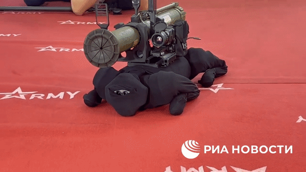 Robot chó M-81 mang súng phóng lựu Nga vừa ra mắt là công nghệ Trung Quốc?