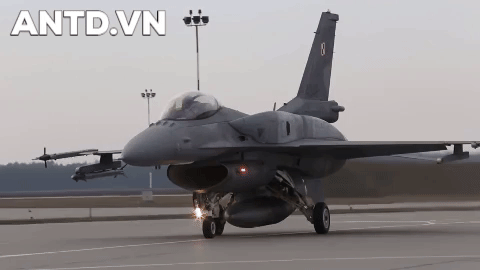 Đài Loan phô diễn tiêm kích tối tân F-16V mua từ Mỹ ảnh 14