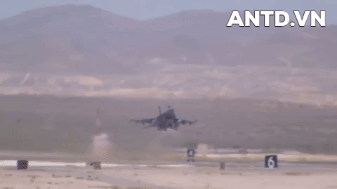 Đài Loan phô diễn tiêm kích tối tân F-16V mua từ Mỹ ảnh 9
