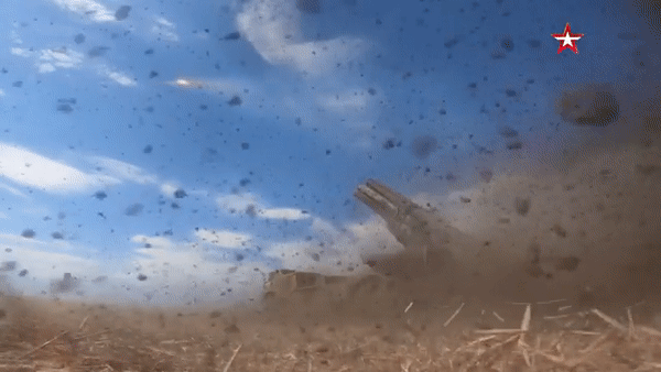 Vì sao 'bão táp' BM-27 lại soán ngôi 'lốc lửa' BM-30 trên chiến trường Ukraine? ảnh 17
