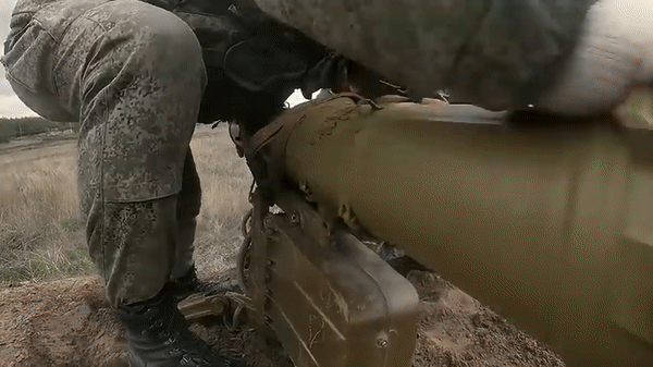 Tên lửa chống tăng 9M113 Konkurs trong tay đội săn tăng Nga tại Ukraine ảnh 7