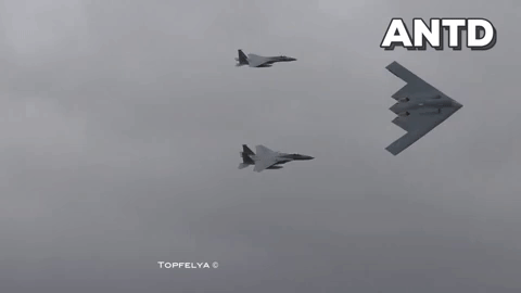 Vì sao oanh tạc cơ B-2 Spirit của Mỹ trị giá 2 tỷ USD lại dán đầy băng dính?