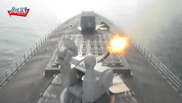 Khu trục hạm Type-055 mạnh nhất Trung Quốc cùng tàu chiến Nga áp sát lãnh hải Mỹ