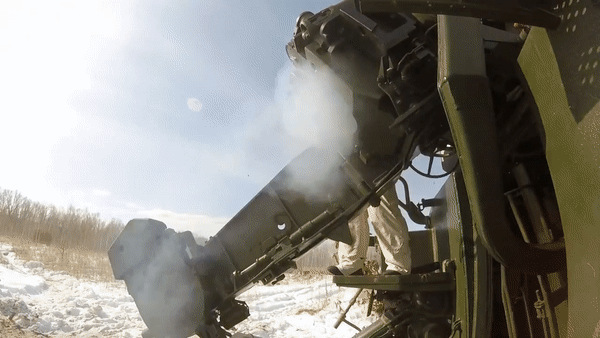 Nga chuyển pháo 2S5 Giatsint-S có thể bắn đạn hạt nhân chiến thuật tới Ukraine ảnh 12
