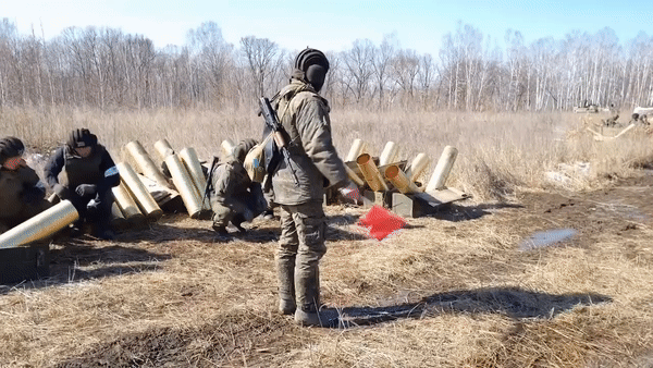 Nga chuyển pháo 2S5 Giatsint-S có thể bắn đạn hạt nhân chiến thuật tới Ukraine ảnh 5